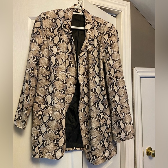 Snake print blazer 🐍 - Picture 1 of 2